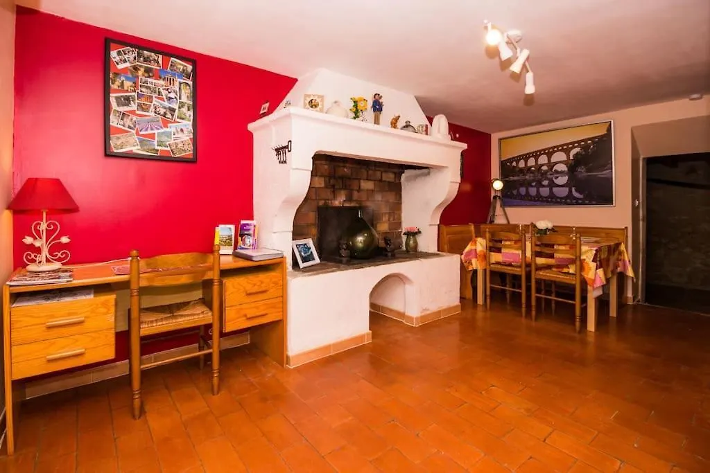 Maison Tout Confort, Climatisee, Dans Le Centre Historique Avec Parking Prive. Saint-Rémy-de-Provence بيت للعطل