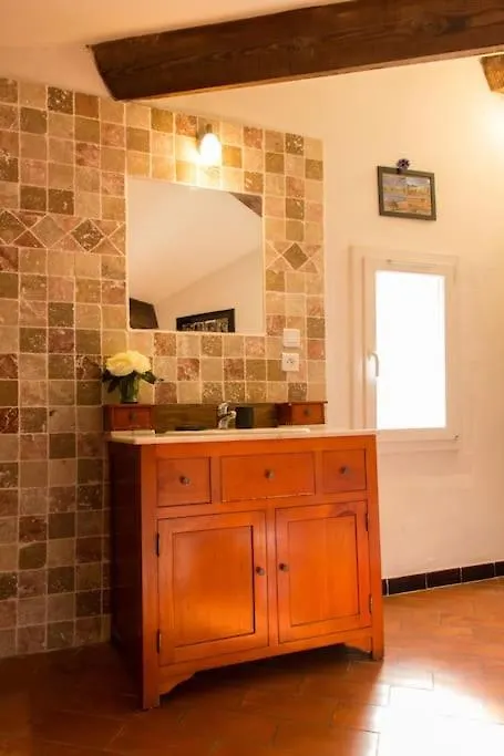 بيت للعطل Maison Tout Confort, Climatisee, Dans Le Centre Historique Avec Parking Prive. Saint-Rémy-de-Provence فرنسا